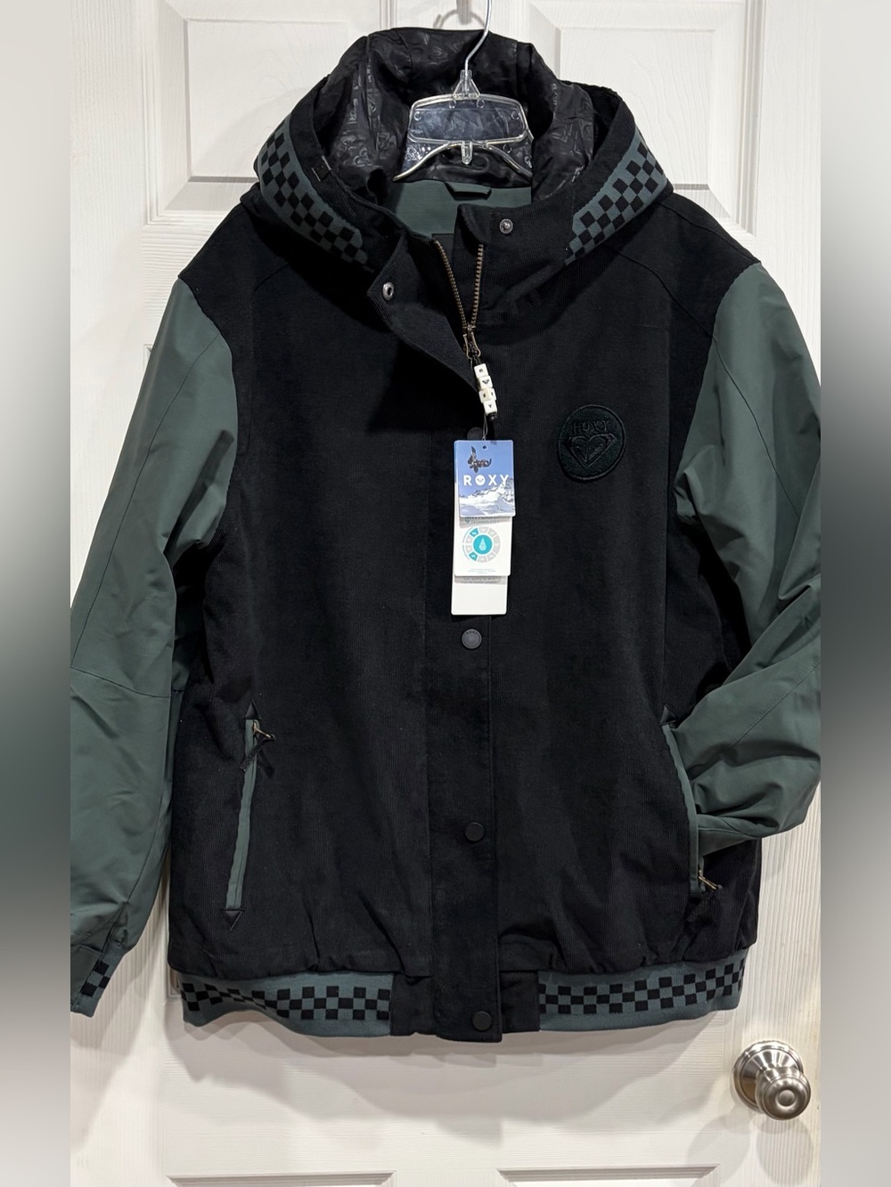 Roxy Women's Medium Cheer Up Jacket Black Grey NWT Ski Snowboard Waterproof